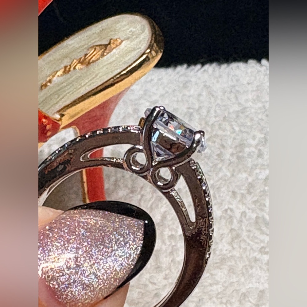 Elegant Silver and Women's Ring - Picture 8 of 12